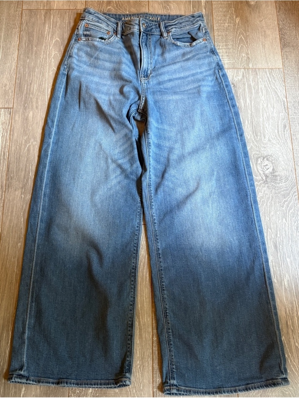 American Eagle Super High-Rise Baggy Wide Leg Jeans